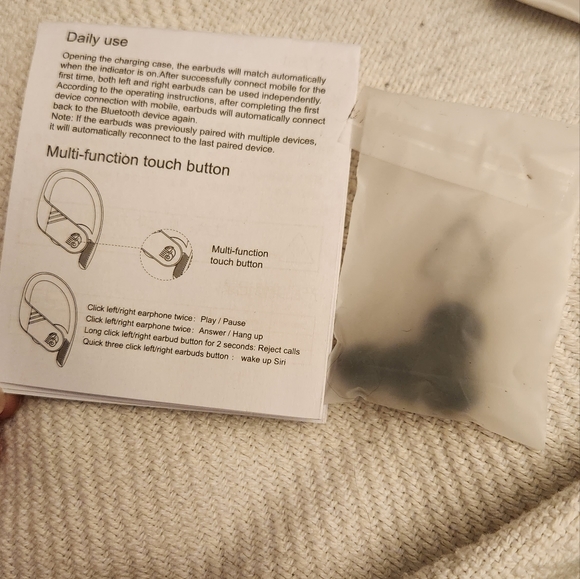 NIB Wrap around the ear Bluetooth Earbuds/Earphones - Picture 13 of 13